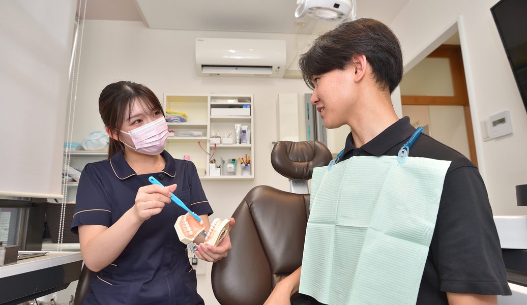歯科衛生士によるケアの説明